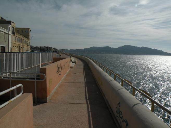  corniche aménagée pour les piétons